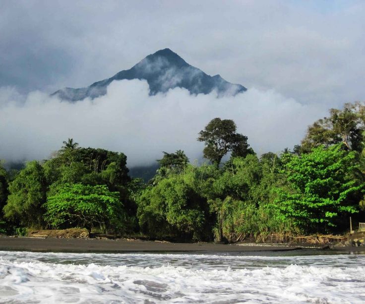 Mont Cameroun vue depuis un logement à Buea ou Limbe