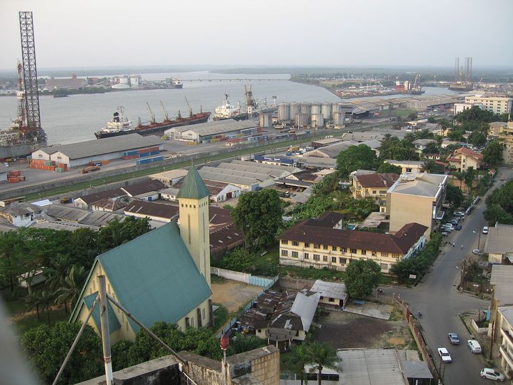 Vue du Port de Douala