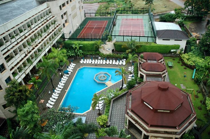 Hôtel swimming pool à Yaoundé.